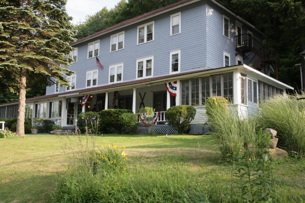 Inn at Starlight Lake & Restaurant Main image 1